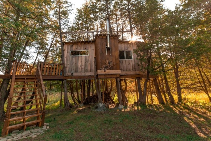 Off-the-grid treehouses