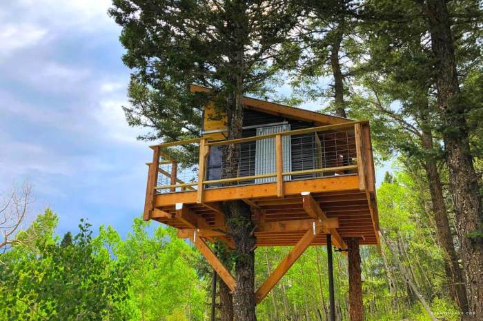 Off-the-grid treehouses